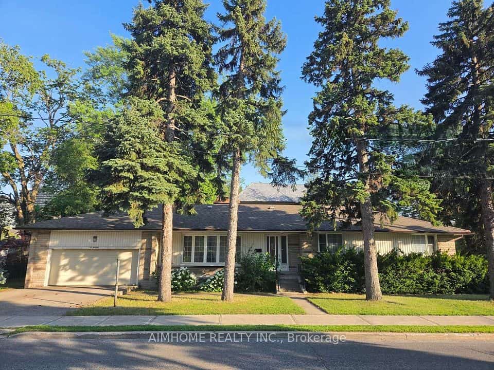 25 Burbank Drive, Toronto, ON M2K 1M7