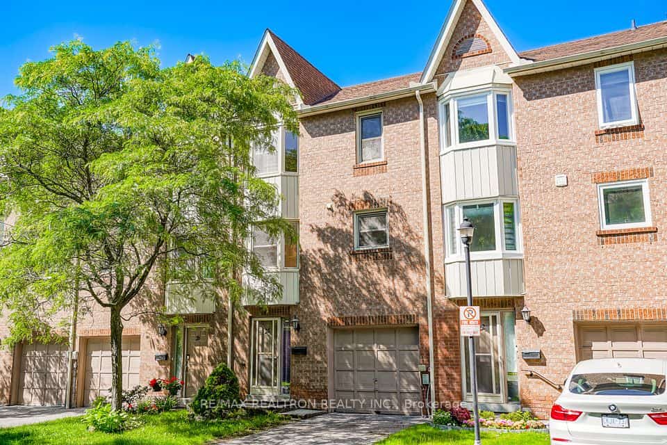 25 Cardwell Avenue #24, Toronto, ON M1S 4Y7