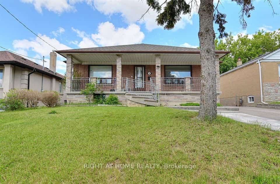 34 William Cragg Drive, Toronto, ON M3M 1T9