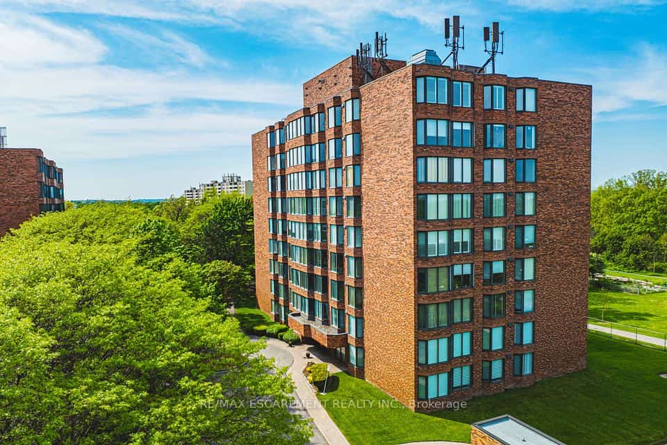 180 Limeridge Road W #103, Hamilton, ON L9C 7H7