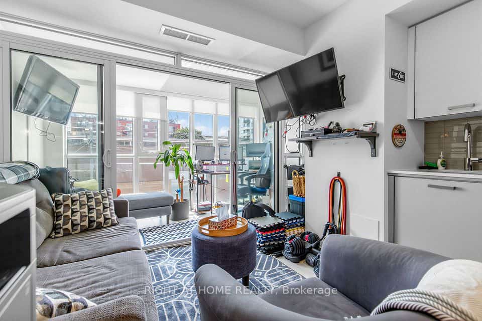 1630 Queen Street E #211, Toronto, ON M4L 0B3