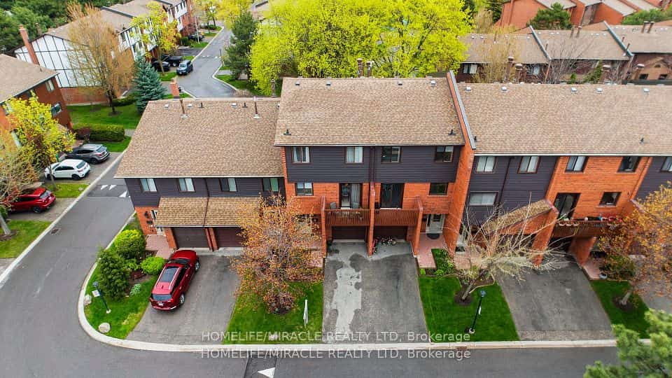 4165 Fieldgate Drive #32, Mississauga, ON L4W 2M9