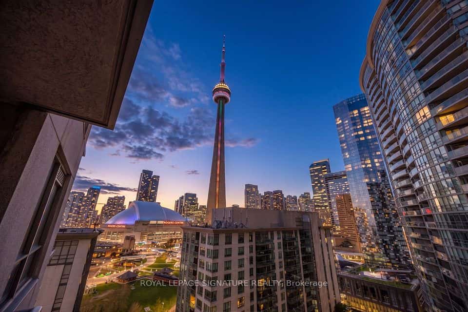 19 Grand Trunk Crescent #2103, Toronto, ON M5J 3A3