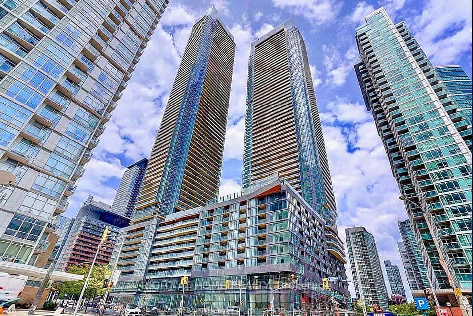 3 Concord Cityplace Way #828, Toronto, ON M5V 0X4