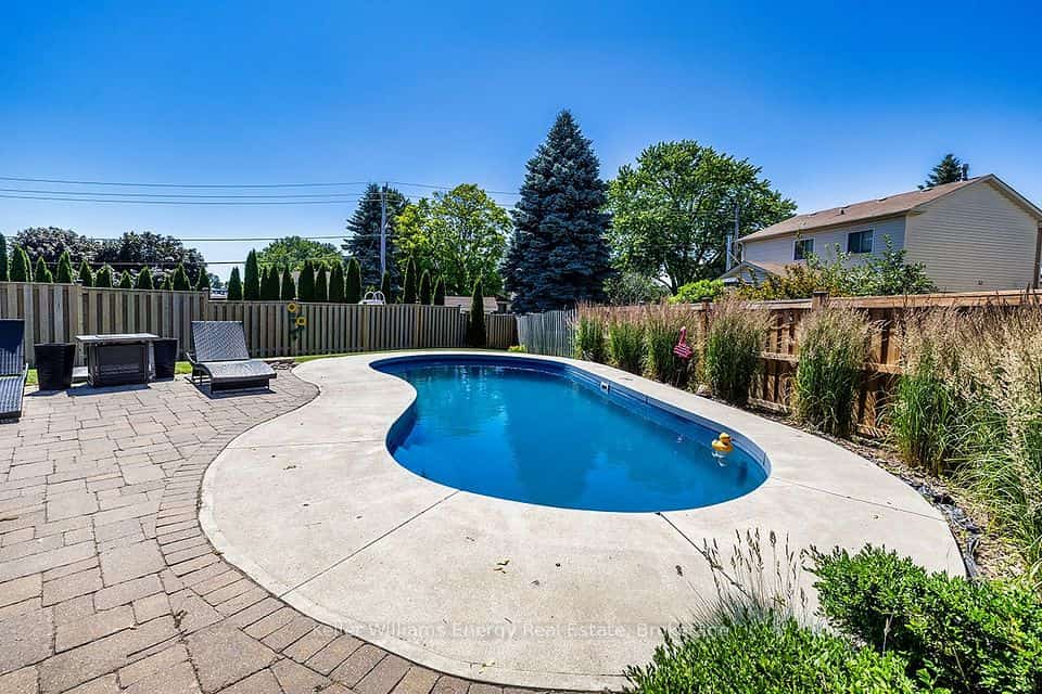329 Challenger Court, Clarington, ON L1B 1K4