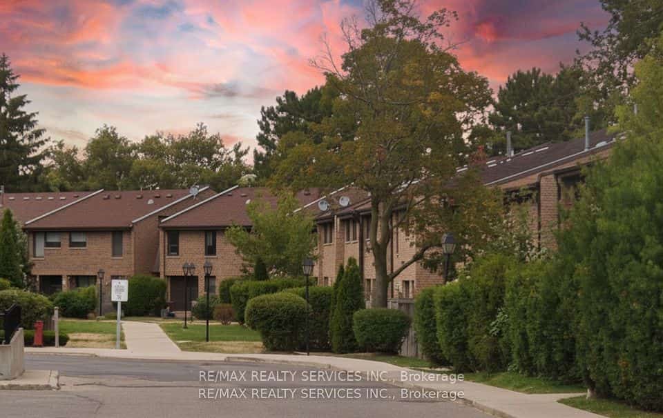 2605 Woodchester Drive, Mississauga