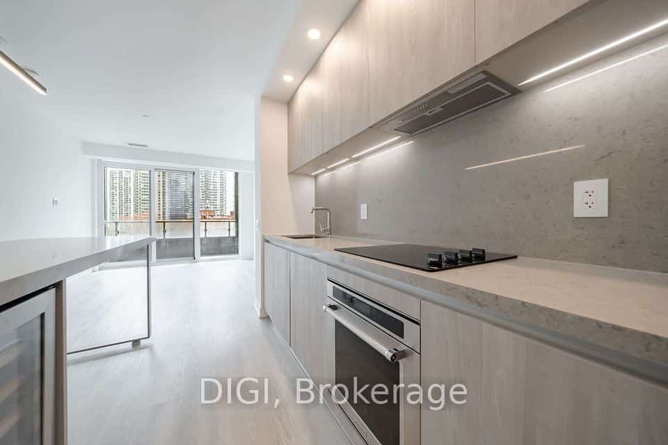 57 Spadina Avenue #614, Toronto, ON M5V 0T9