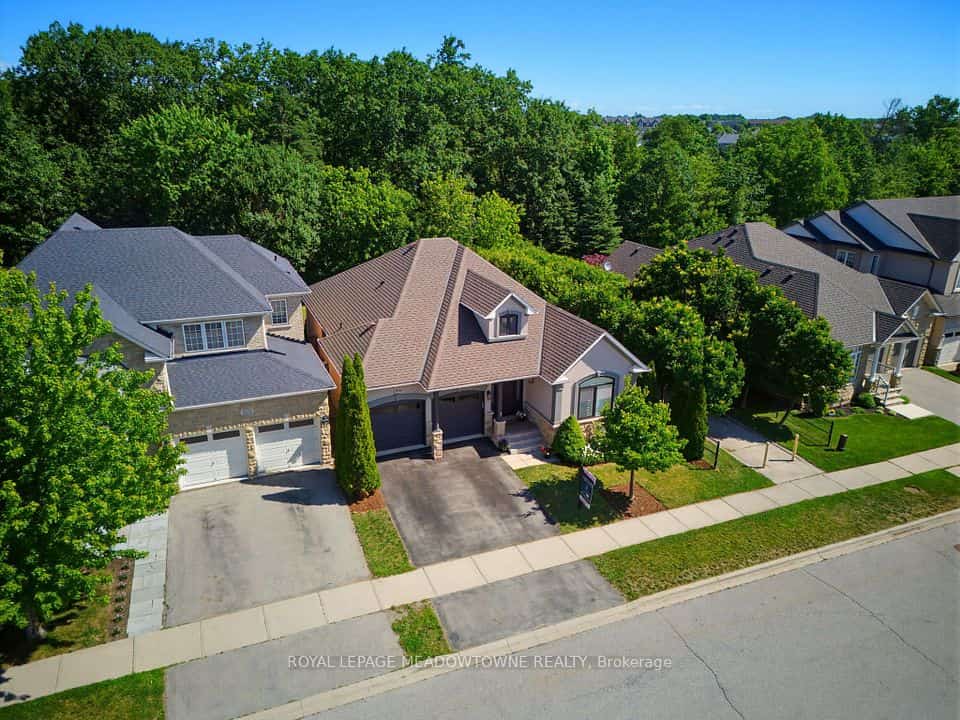 2269 Wuthering Heights Way, Oakville, ON L6M 0A6