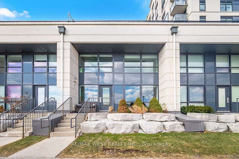 12 Woodstream Boulevard #110, Vaughan, ON L4L 8C3