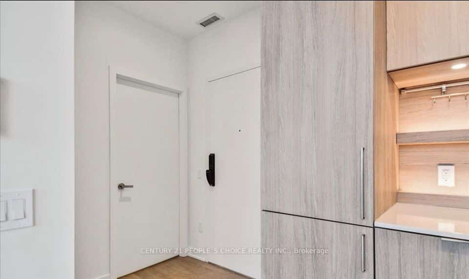 28 Ann Street #1504, Mississauga, ON L5G 0E1