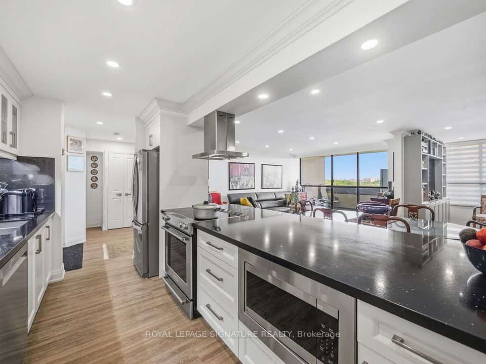 100 Canyon Avenue #906, Toronto, ON M3H 5T9