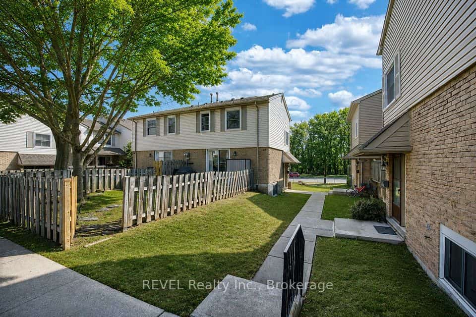 1300 Upper Ottawa Street #43, Hamilton, ON L8W 1M8