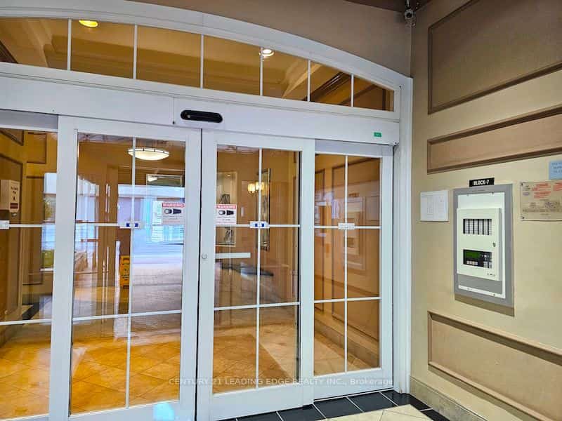 80 St Patrick Street #913, Toronto, ON M5T 2X6