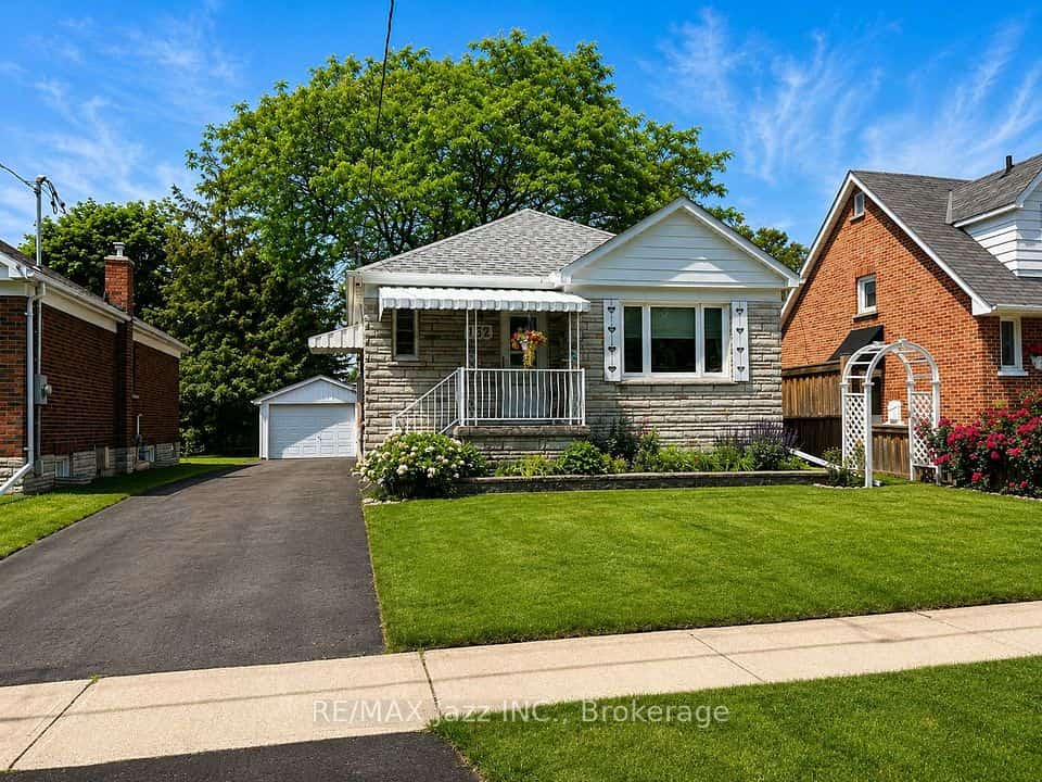 132 Highland Avenue, Oshawa, ON L1H 6A6