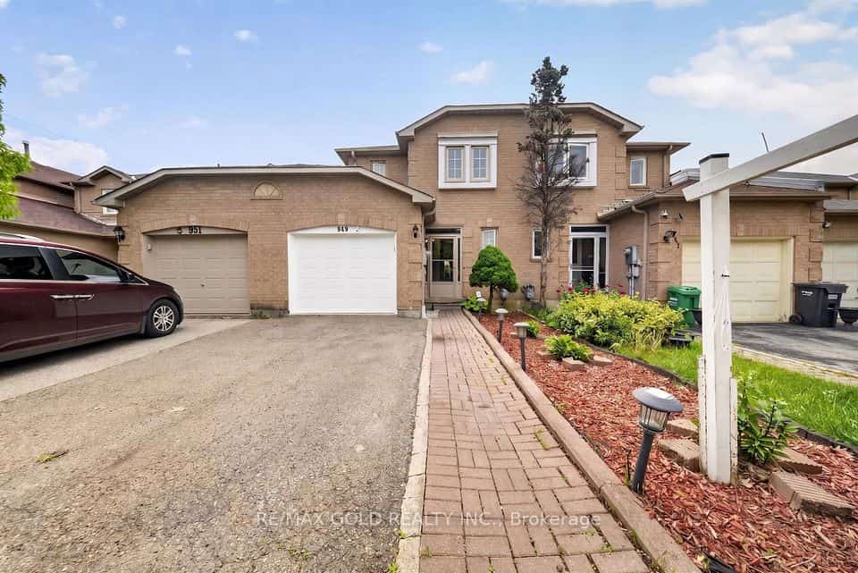 949 Blizzard Road, Mississauga, ON L5V 1T1