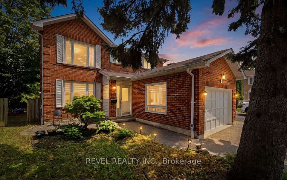 13 Flowers Crescent, Ajax, ON L1S 4B9