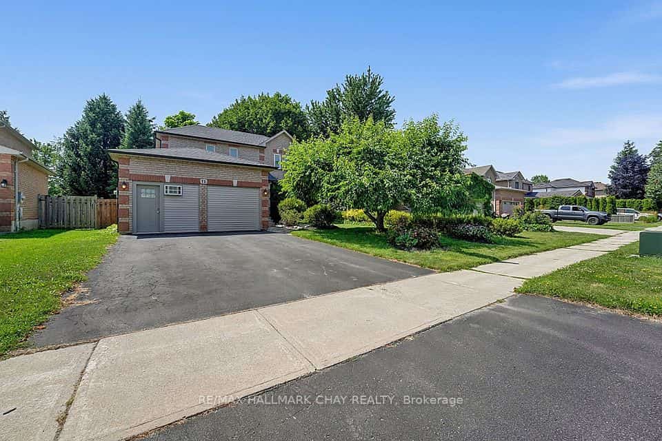 11 Dugdale Avenue, New Tecumseth, ON L0G 1A0