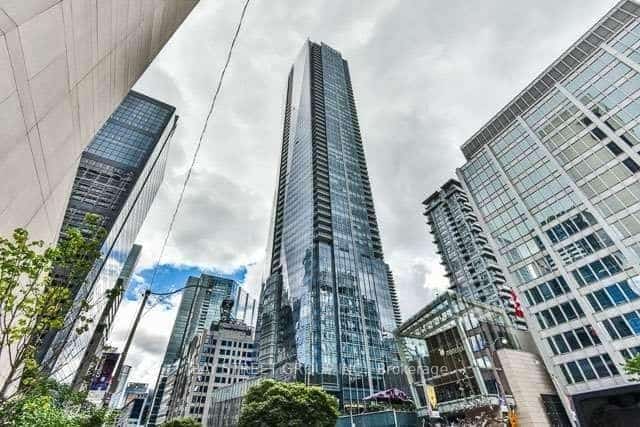180 University Avenue #4207, Toronto, ON M5H 0A2