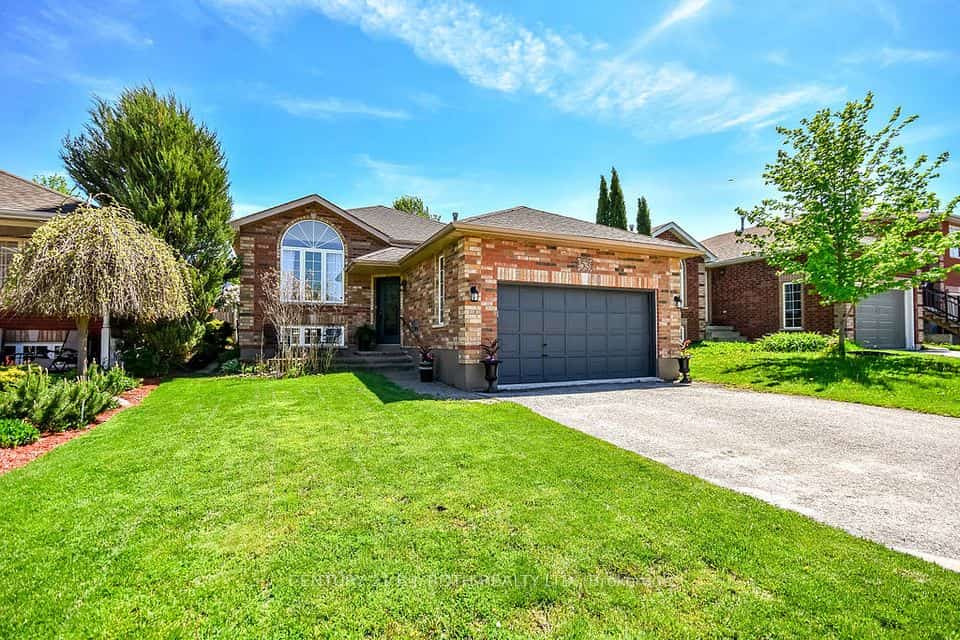 53 FOREST DALE Drive, Barrie, ON L4M 6M9