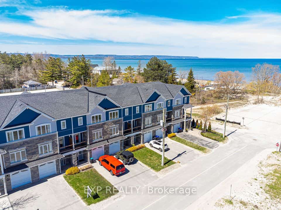 22 18th Street N, Wasaga Beach, ON L9Z 2H4