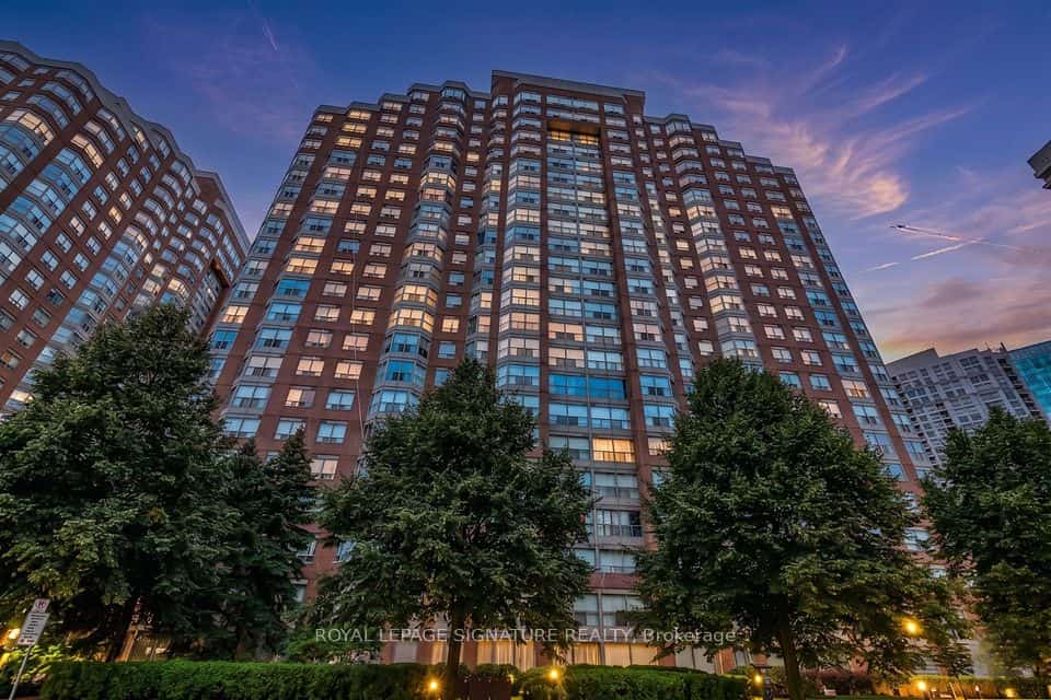 325 Webb Drive #707, Mississauga, ON L5B 3Z9