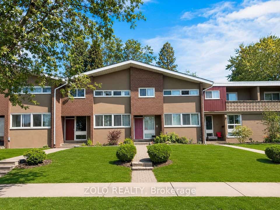 3250 The Credit Woodlands #16, Mississauga, ON L5C 2J6