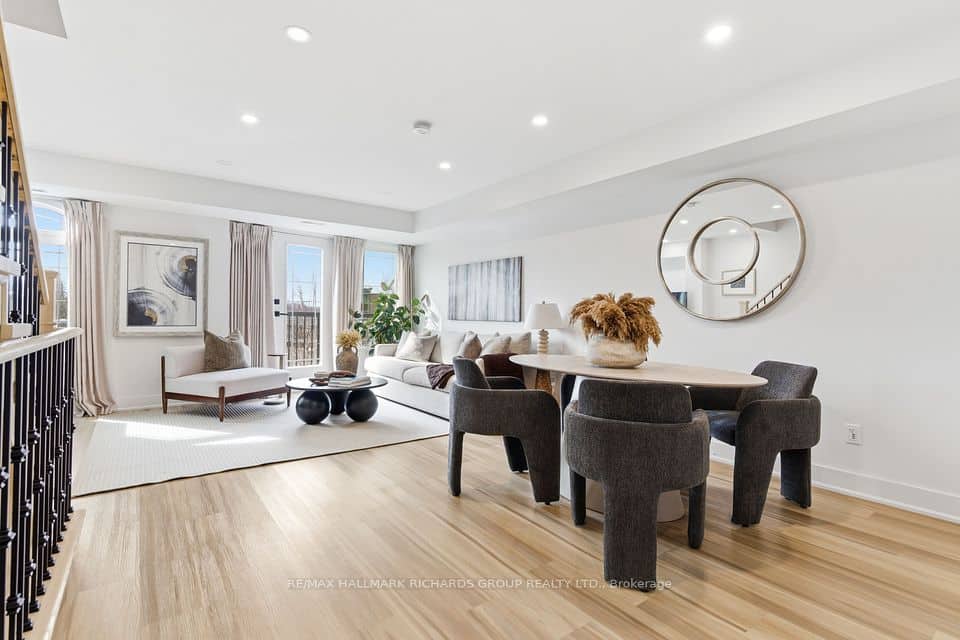 118 Finch Avenue W, Toronto