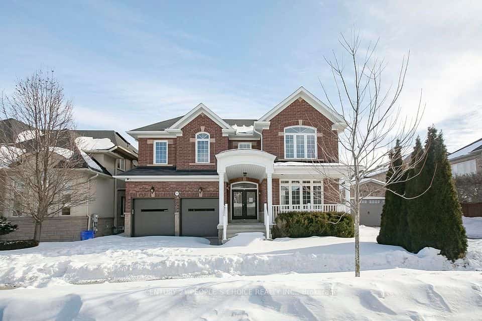 35 Morland Crescent, Aurora, ON L4G 7Z2