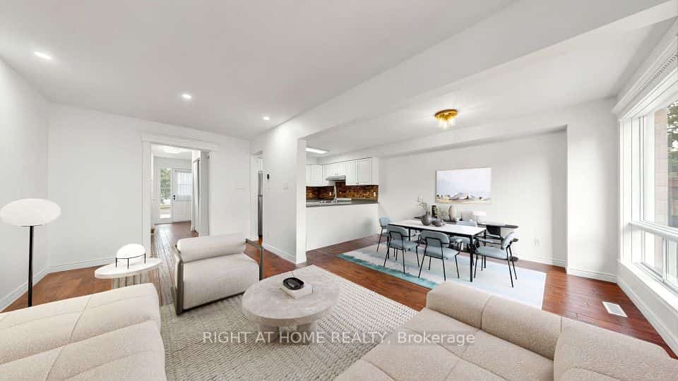 206 Fairwood Drive, Georgina, ON L4P 3Y5