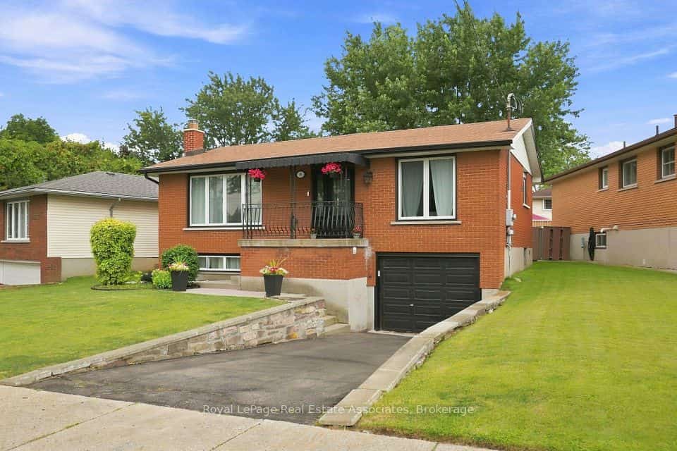 15 Quay Court, Hamilton, ON L8W 1R2