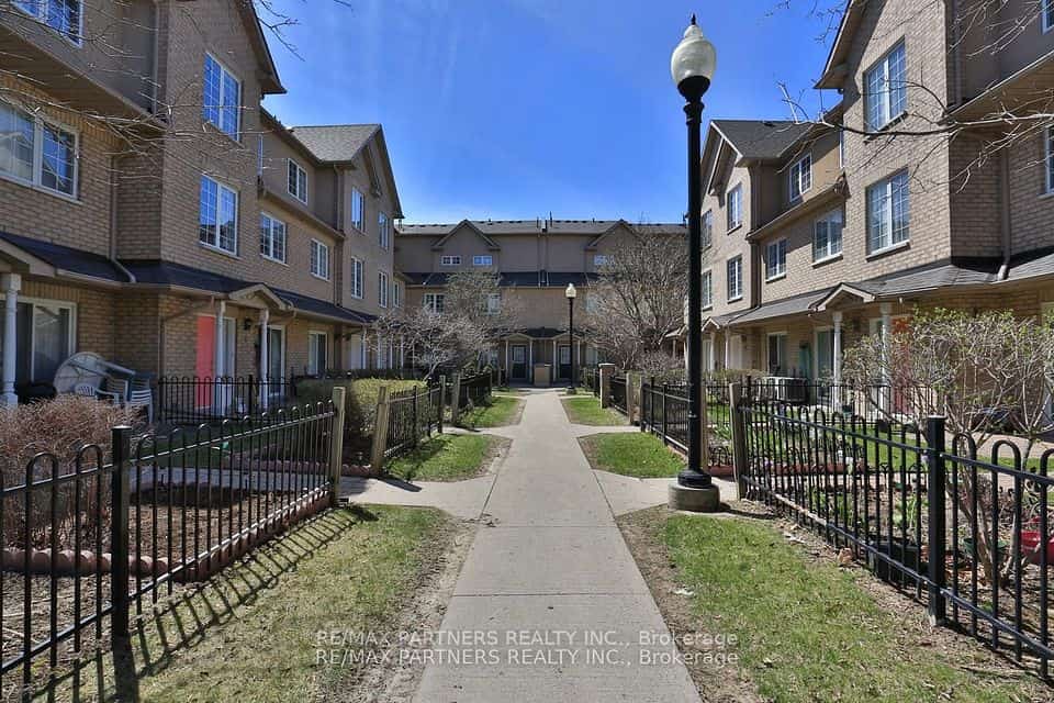 23 St Moritz Way #11, Markham, ON L3R 4G4