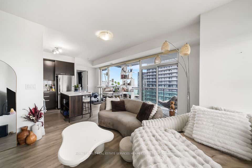 16 Brookers Lane #3301, Toronto, ON M8V 0A5