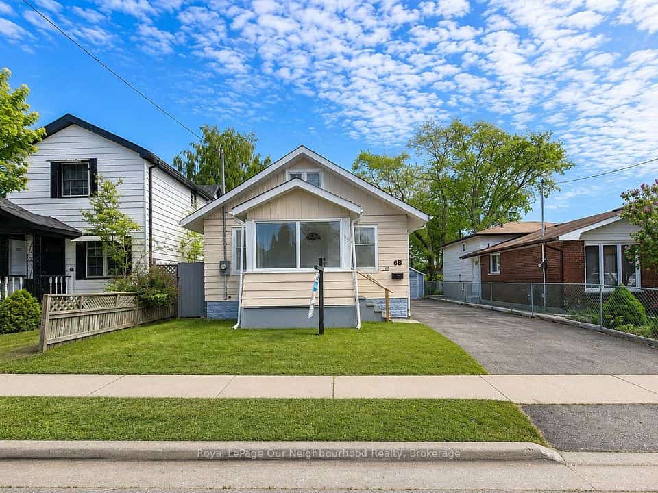 65 Gladstone Avenue, Oshawa, ON L1J 4E4