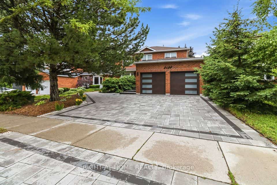 2128 8th Line, Oakville, ON L6H 4W3