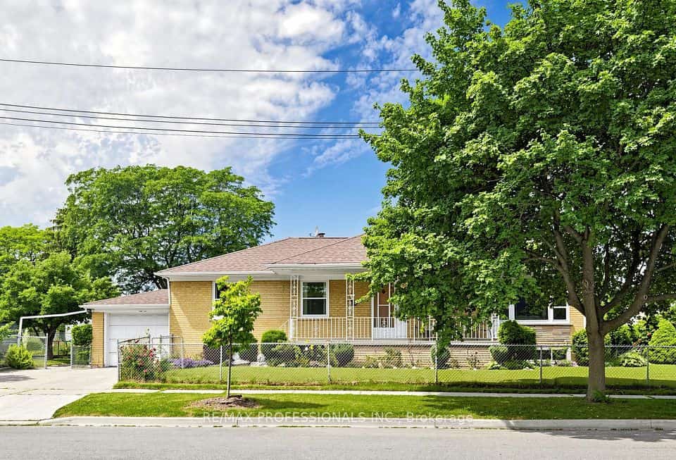 9 Detling Court, Toronto, ON M9W 4S5