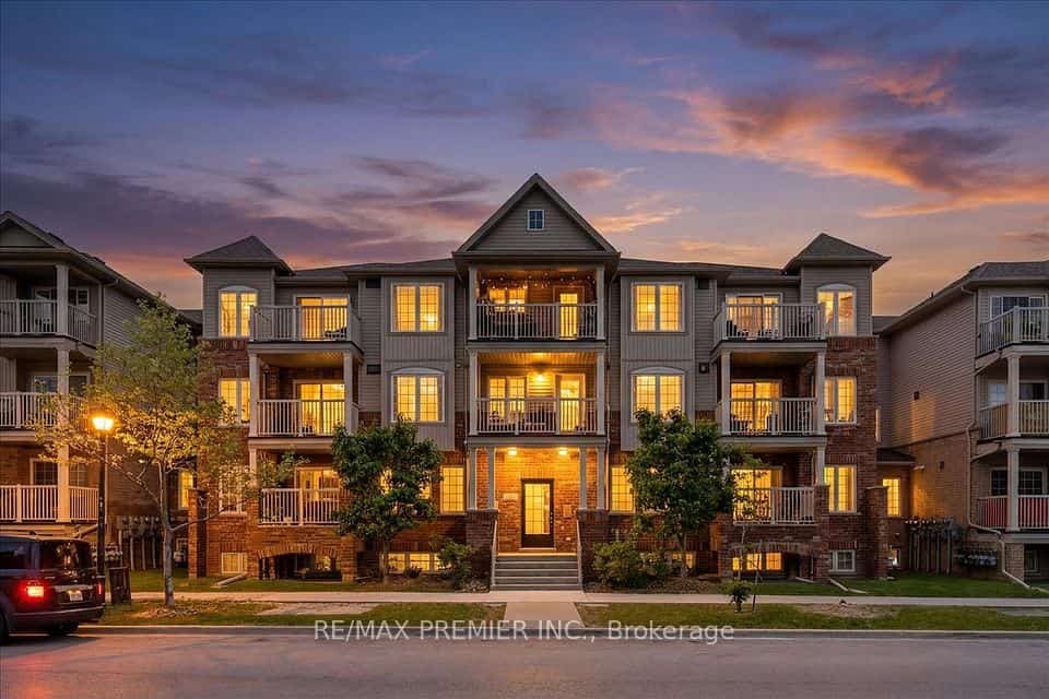 141 Isaac Devins Boulevard #8, Toronto, ON M9M 0C4