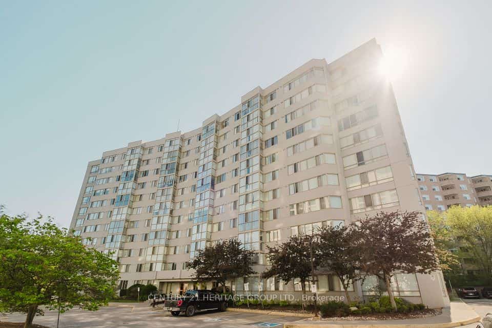 270 Davis Drive #209, Newmarket, ON L3Y 8K2