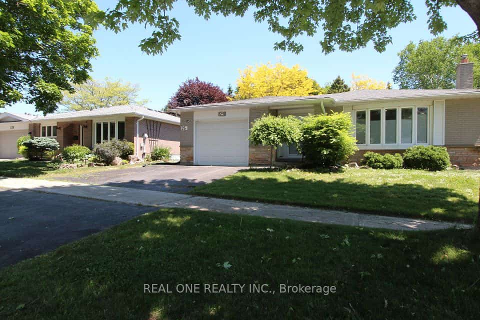 25 Bigwin Drive, Aurora, ON L4G 3C4