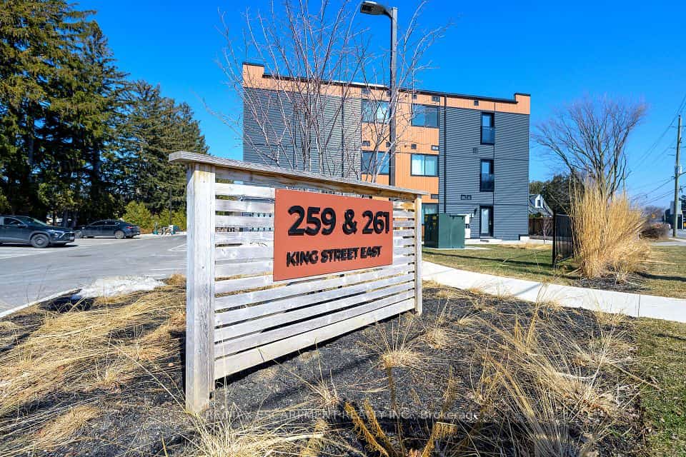 259 King Street E #303, Hamilton, ON L8G 1L9
