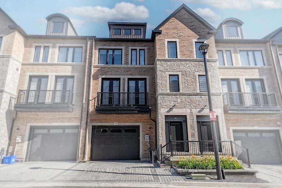 260 Eagle Street #18, Newmarket, ON L3Y 1K1