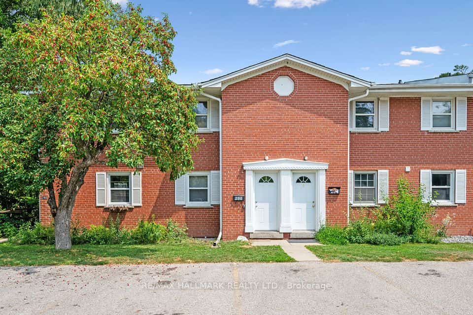 288 Westcourt Place #25, Waterloo, ON N2L 2R7