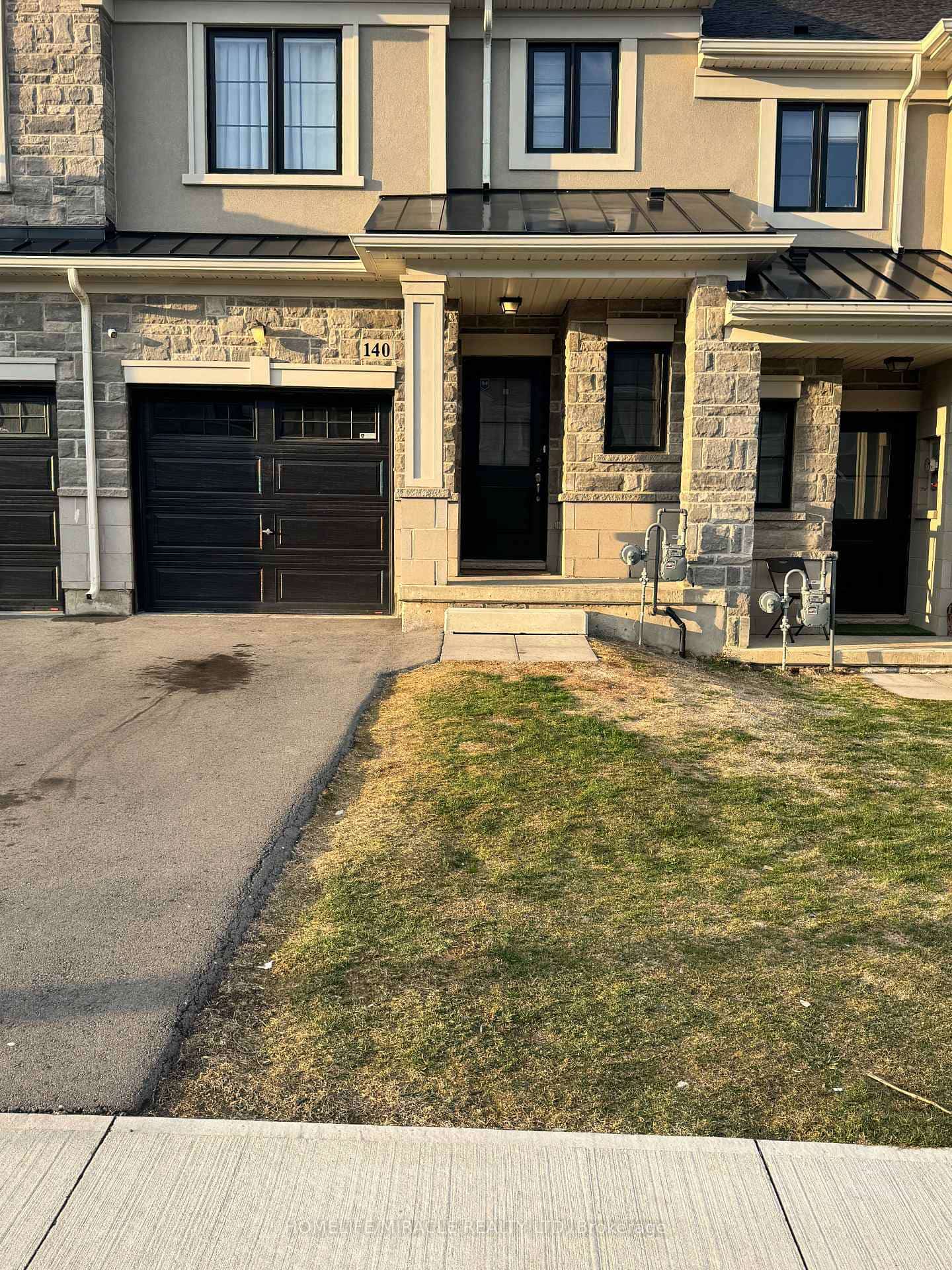 140 Aquasanta Crescent, Hamilton, ON L9B 0J8