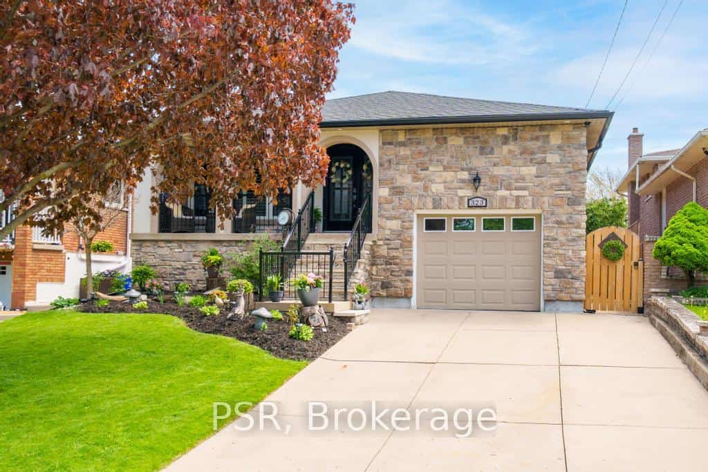 323 Queen Victoria Drive, Hamilton, ON L8W 1G6