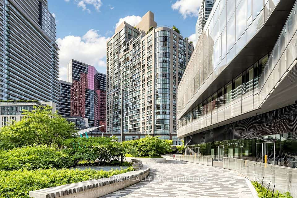 The Century Plaza, Toronto