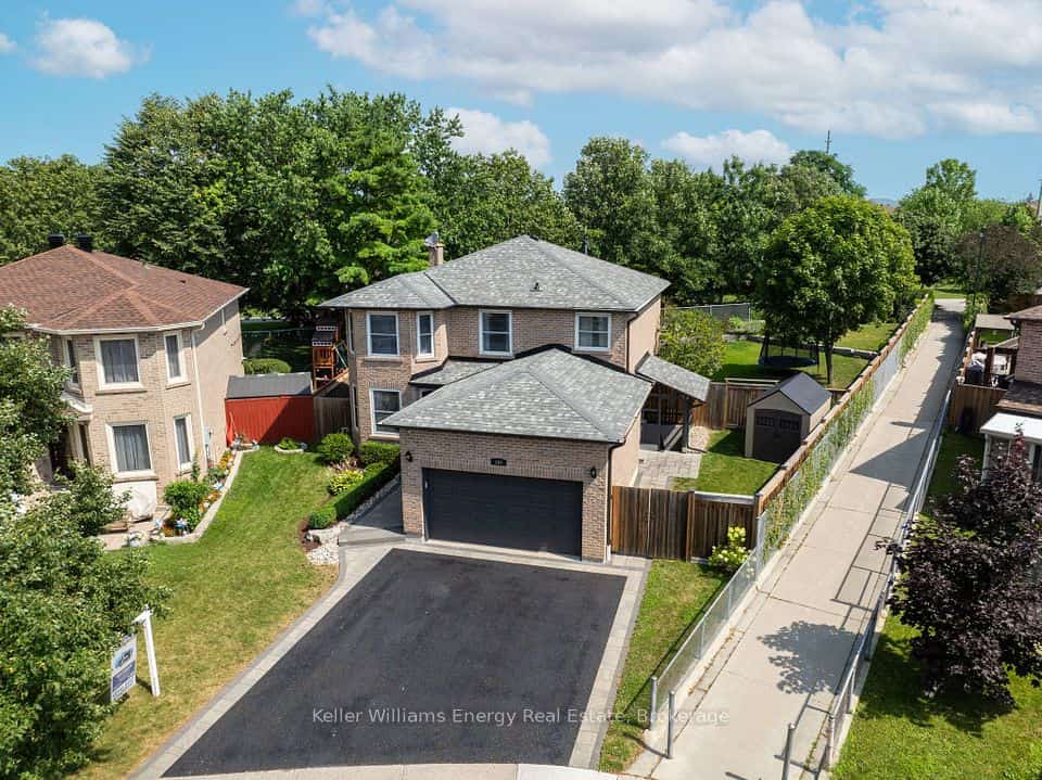 150 Large Crescent, Ajax, ON L1T 2S4