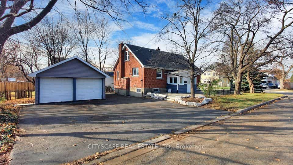 39 Woodward Avenue, Brampton, ON L6V 1K2