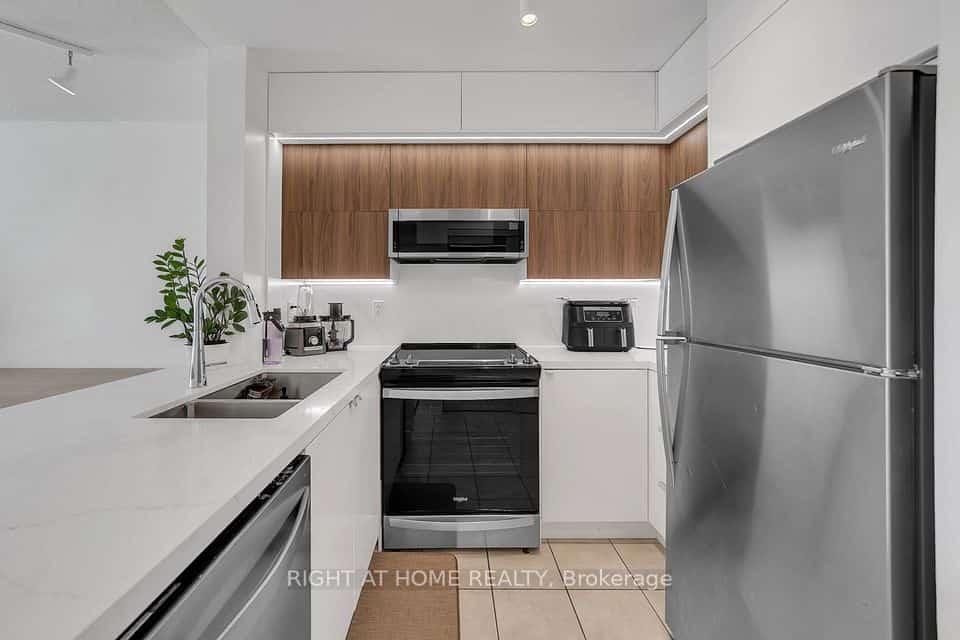 11 Oneida Crescent #1202, Richmond Hill, ON L4B 0A1