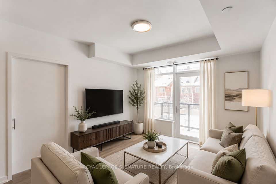 8 Beverley Glen Boulevard #228, Vaughan, ON L4J 0L5