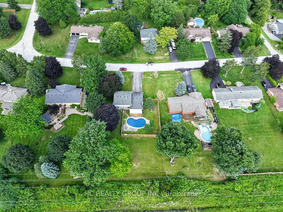 22 Fireside Drive, Hamilton, ON L8N 2Z7
