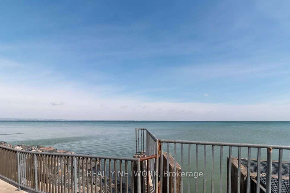 500 Green Road #901, Hamilton, ON L8E 3M6